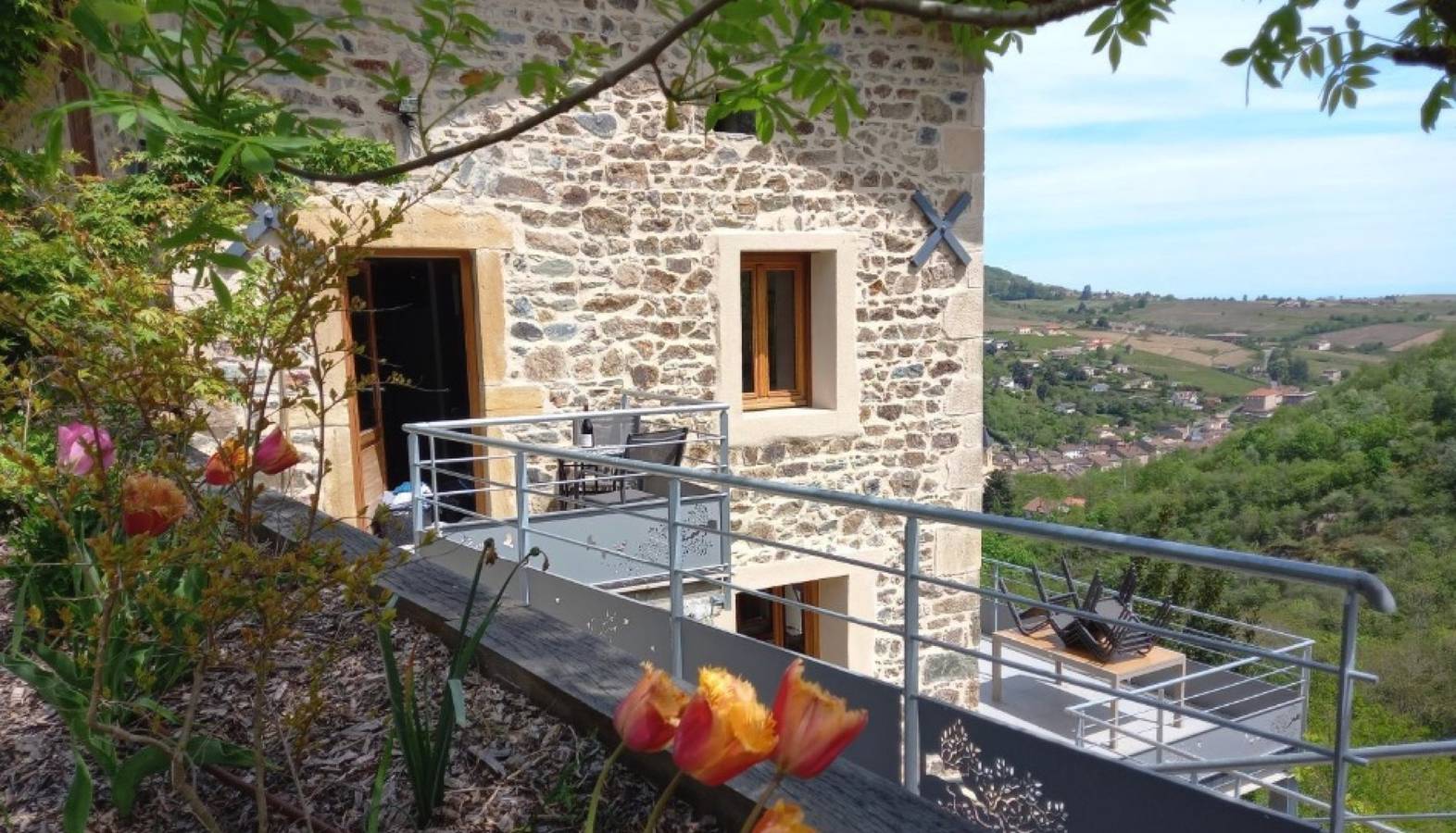 Holiday Home 'Château Saint-jean' with Mountain View, Private Terrace and Wi-Fi in Beaujeu, Beaujolais