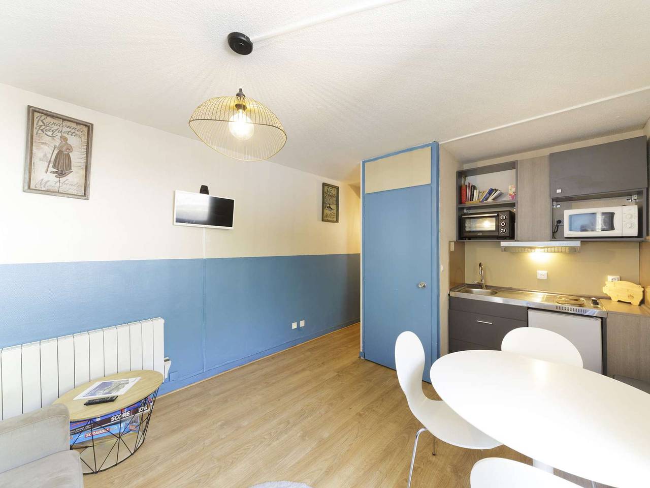 Entire apartment, Charming 30m² apartment, 4 pers, near slopes in Gourette in Gourette, Eaux-Bonnes