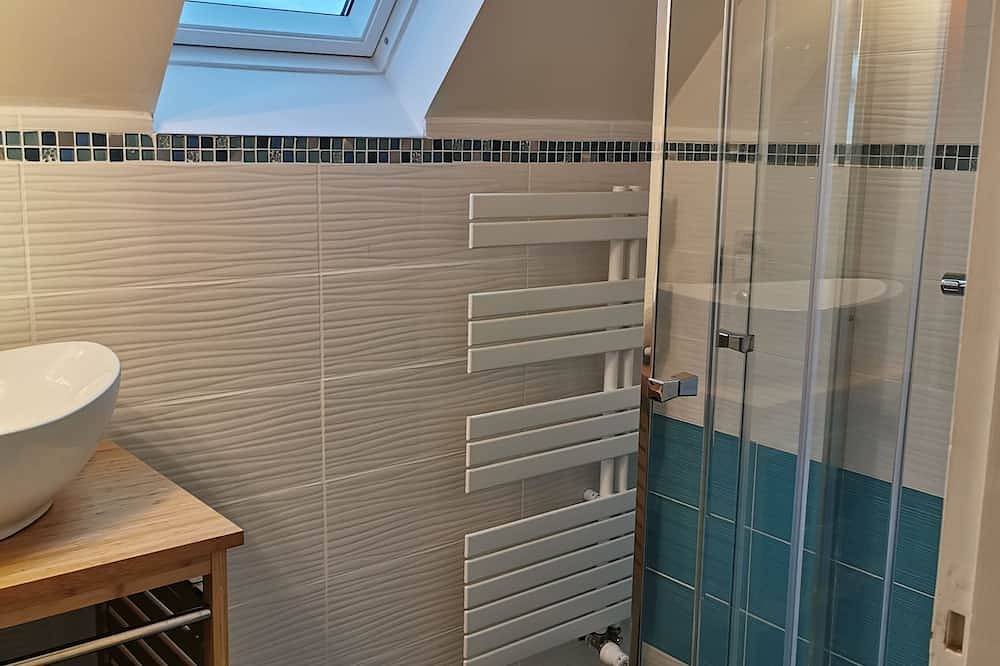 Entire apartment, T3 - Ocean view, waterfront, garden and sea-view terrace, free parking. in Batz-sur-Mer, Côte d'Amour