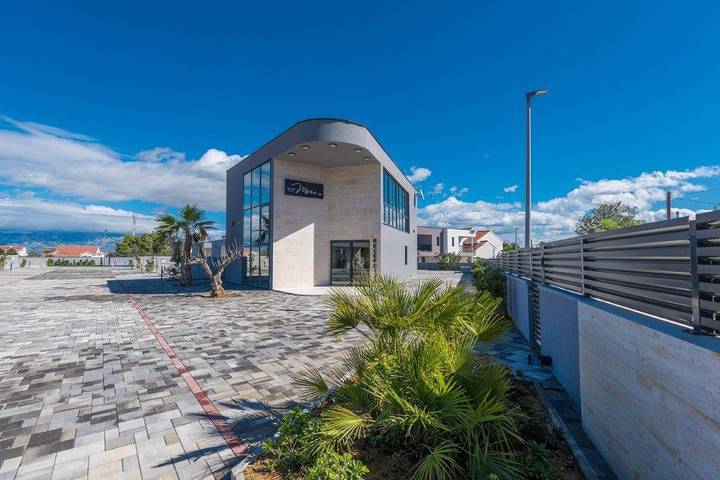 Villa pour 32 personnes, avec sauna dans Vir