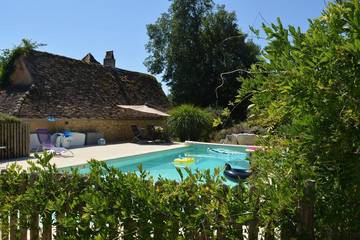 Gîte pour 8 personnes, avec piscine à Lamonzie-Montastruc