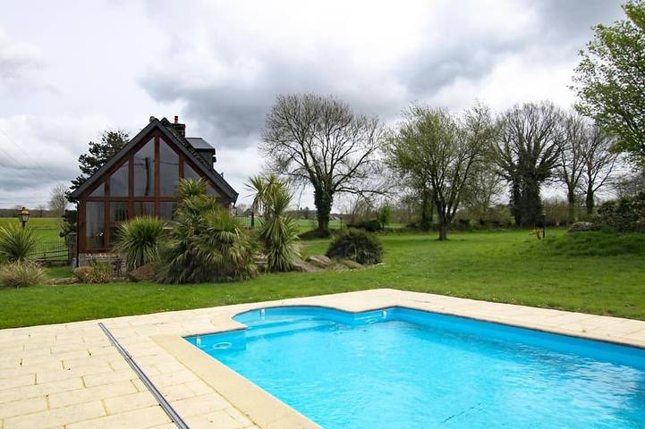 Gîte pour 4 personnes, avec jardin et piscine
