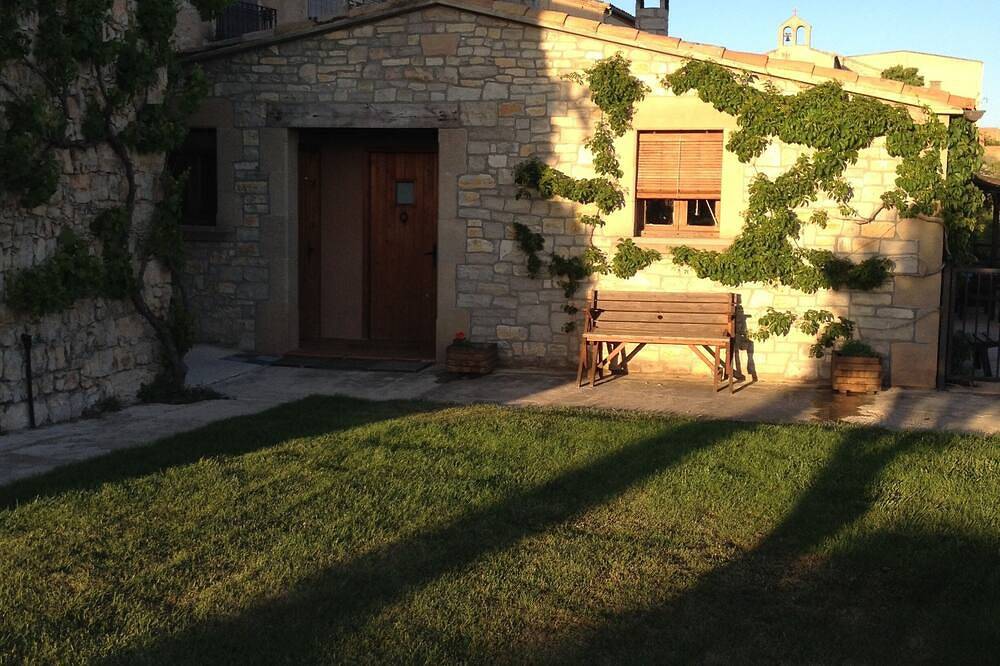 La Farraja de Cal Farrés, rural house 1 h. from Bcn: swimming pool, bbq, garden. in Calonge de Segarra, Barcelona Inland