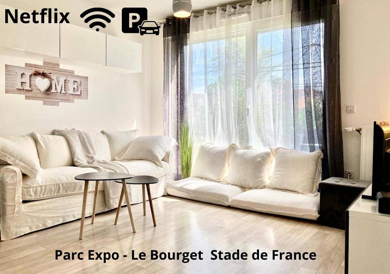 Deluxe Family Suite in Mitry-Mory, Seine-et-Marne