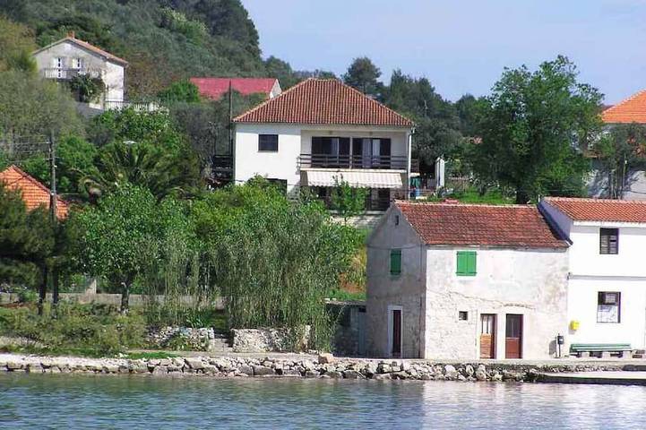 Ferienwohnung für 9 Personen, mit Garten auf Pasman