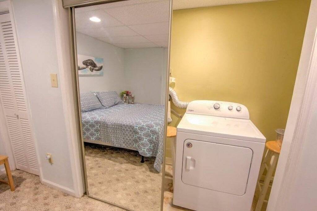 Almost There- Fire pit, dog friendly sleeps 6 in Smith Mountain Lake