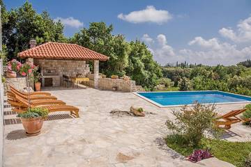 Villa für 7 Personen, mit Garten, mit Haustier in Dalmatien