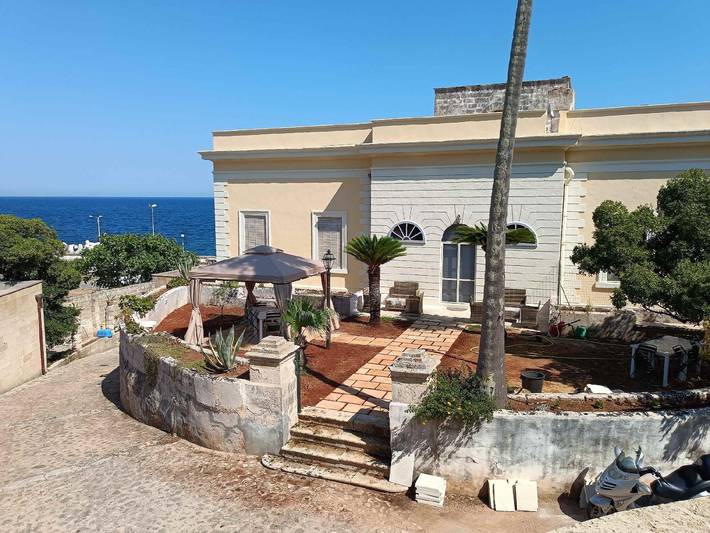 Maison de vacances pour 6 personnes, avec terrasse ainsi que jardin et jacuzzi à Tricase