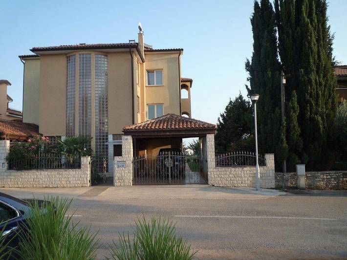 Ferienwohnung für 4 Personen, mit Ausblick und Balkon in Novigrad