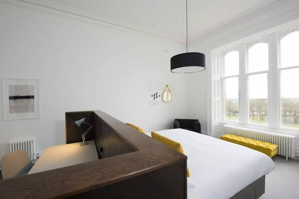 Lews (Superior Bedroom) - a lews castle that sleeps 2 guests in 1 bedroom in Lewis and Harris, Äußere Hebriden