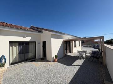 Gîte pour 6 personnes, avec bassin pour enfant et vue ainsi que piscine et jardin à Crêches-sur-Saône