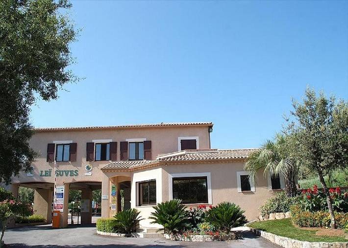 Camping pour 4 personnes, avec jardin ainsi que vue et piscine à Roquebrune-sur-Argens - 3