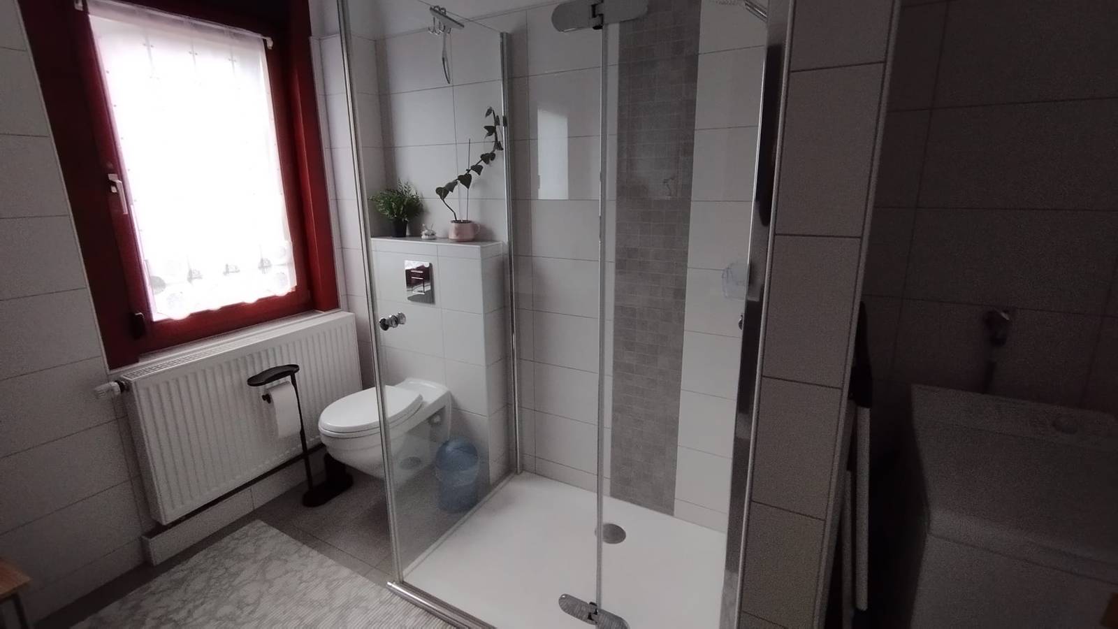 Ganze Ferienwohnung, Ferienwohnung am Hörselufer - Ferienwohnung mit Wohn-/schlafraum, Schlafraum, Du/Wc, Parkplatz in Wartburg, Eisenach