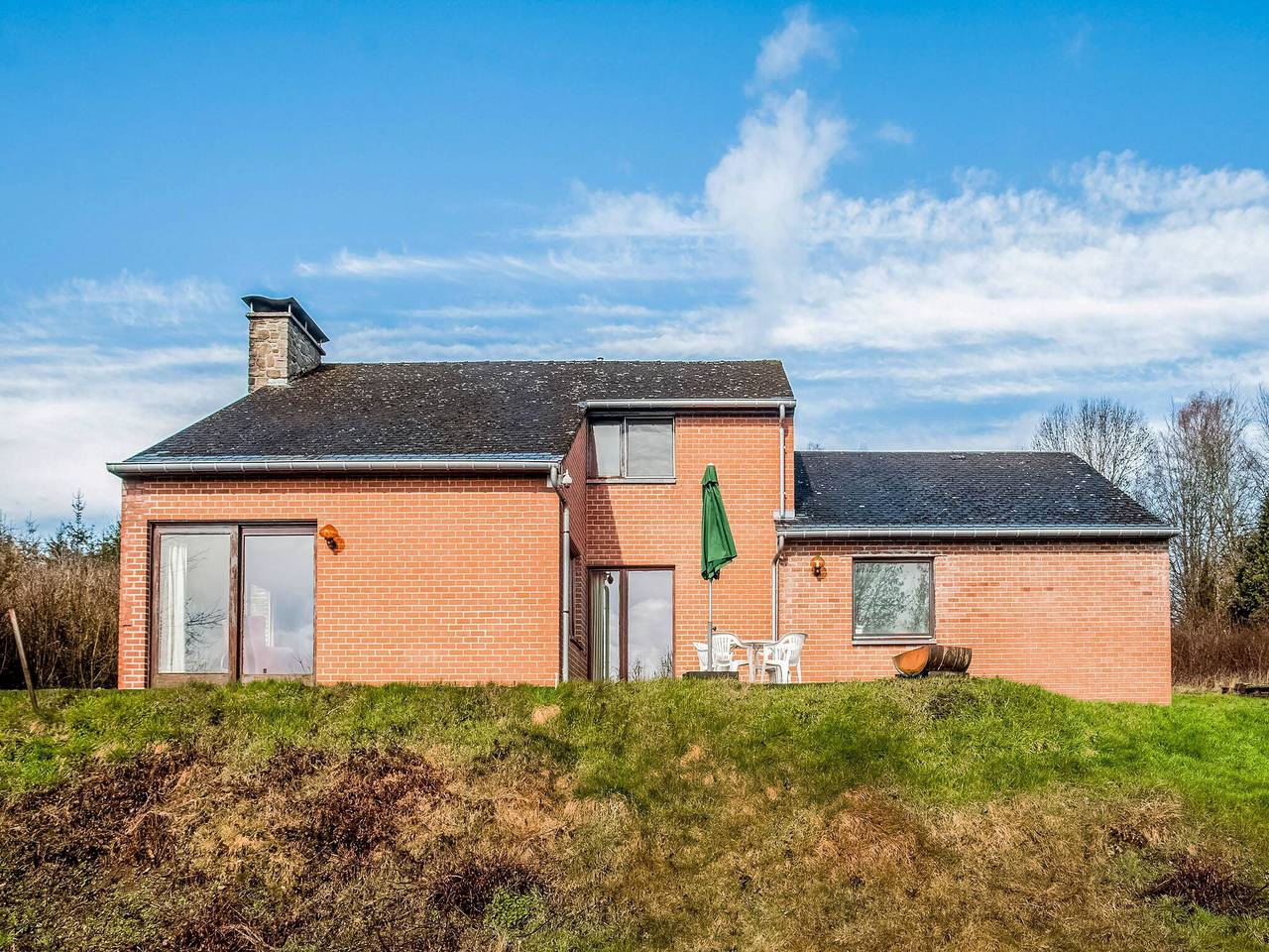 Rustig toevluchtsoord met uitzicht op de vallei in Marche-en-Famenne, Provincie Luxemburg