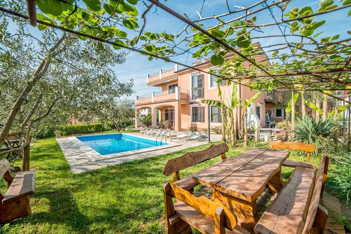 Ferienwohnung für 5 Personen, mit Balkon/Terrasse und Pool in Pula - 4