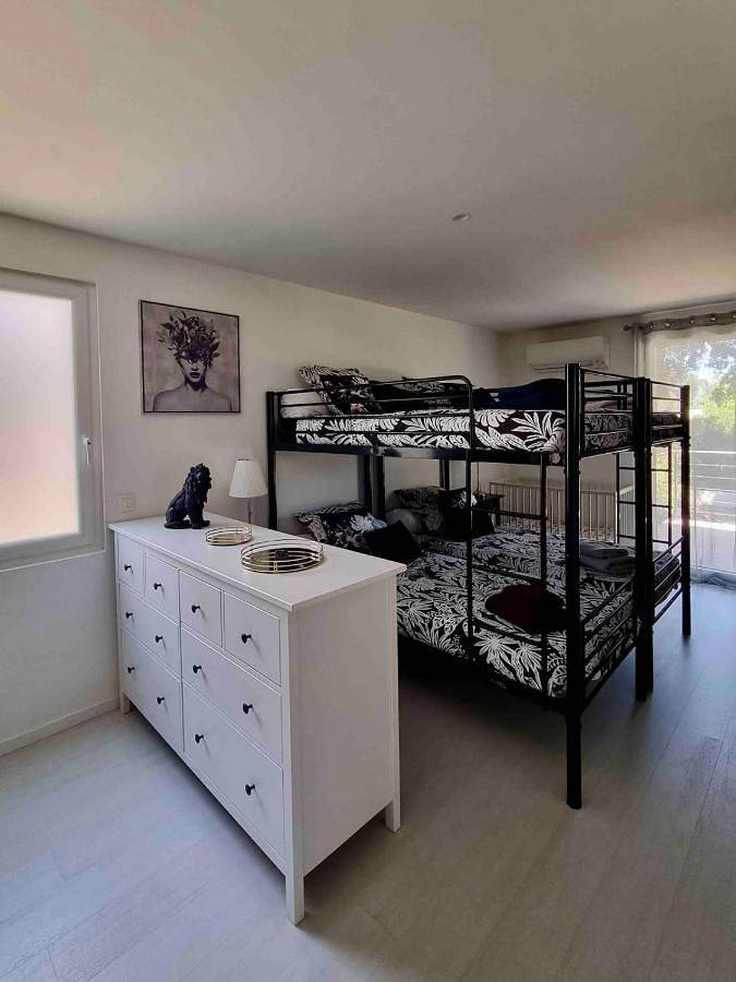 Location de vacances pour 8 personnes, avec jardin ainsi que vue et piscine à Langlade - 3