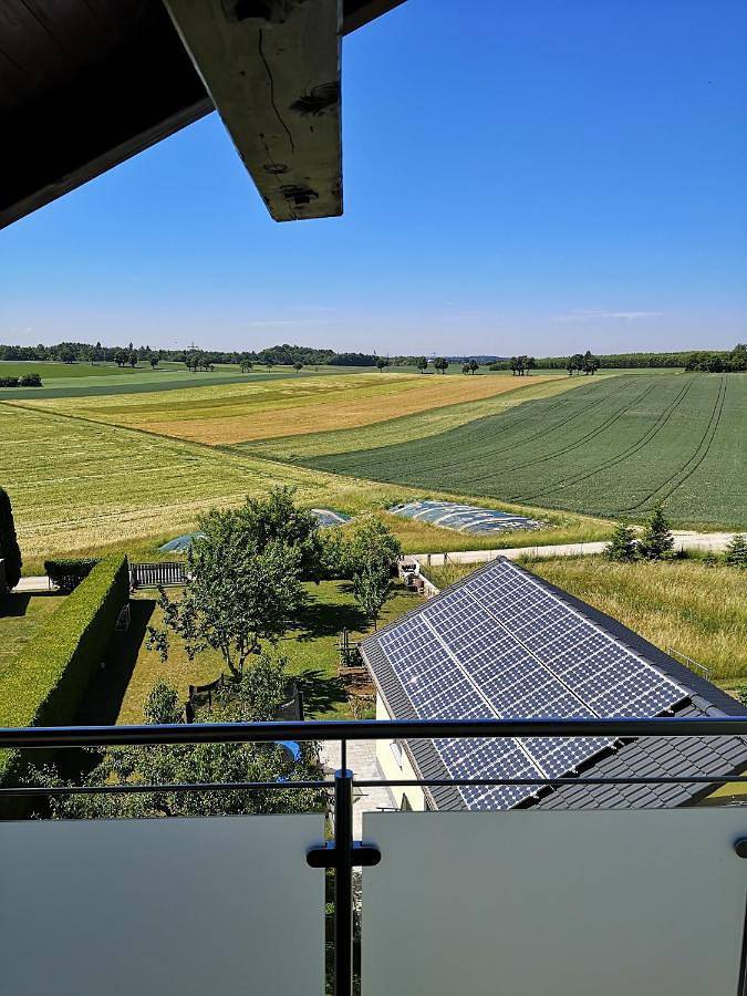 Ferienwohnung für 2 Personen, mit Balkon und Terrasse sowie Garten und Ausblick
