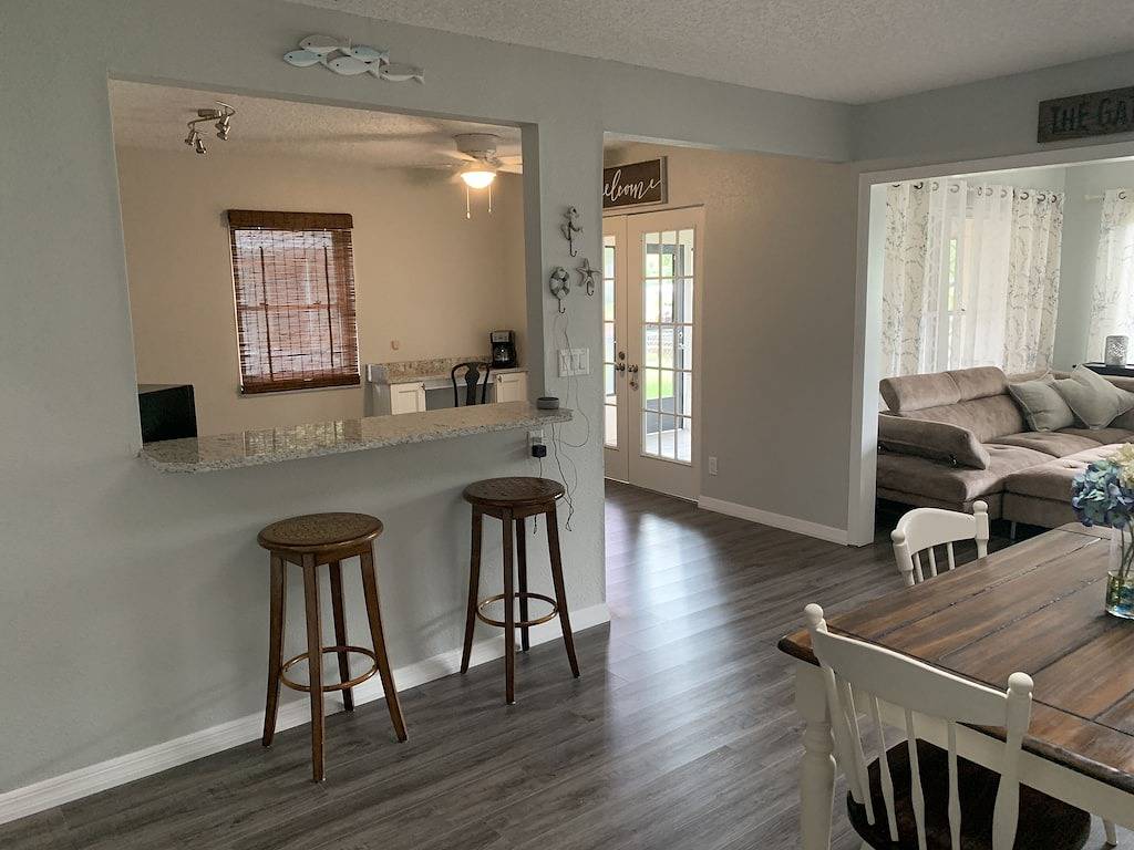 🛶🛥️Waterfront River Home Free Kyacks! Gulf Access, Floating Dock Pets Welcome🐩🐈 in New Port Richey, Pasco County