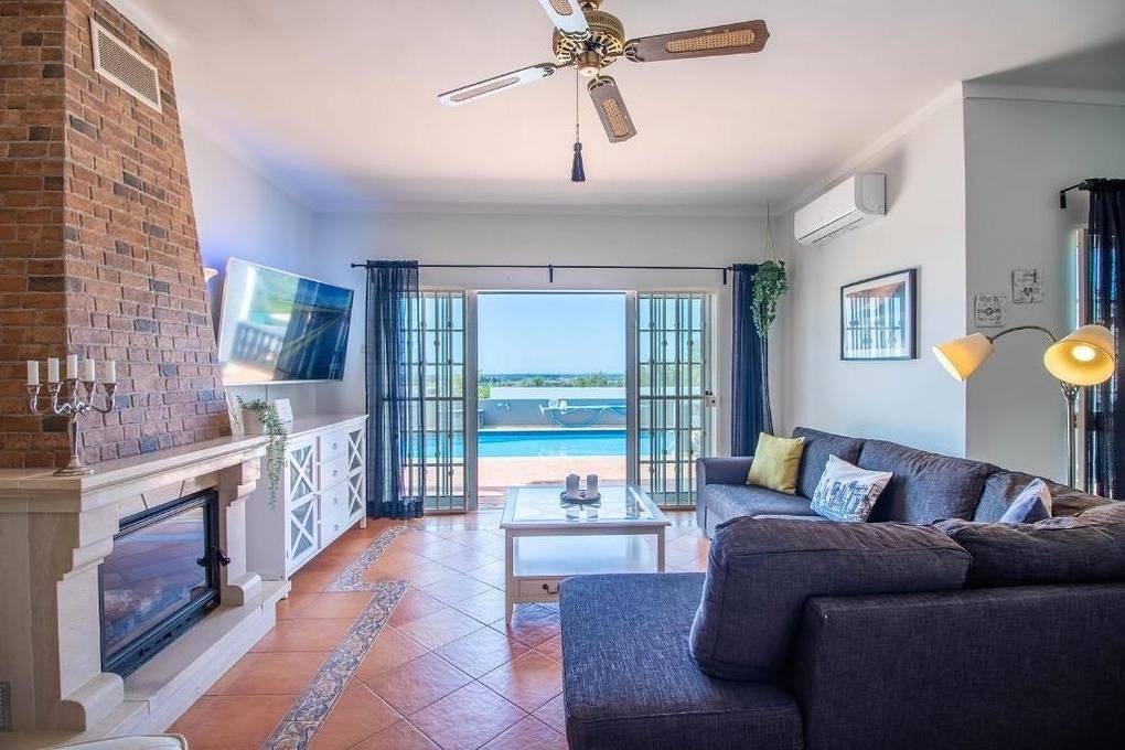 Charmante Villa mit 3 Schlafzimmer und Blick zum Meer in Santa Bárbara de Nexe, Faro