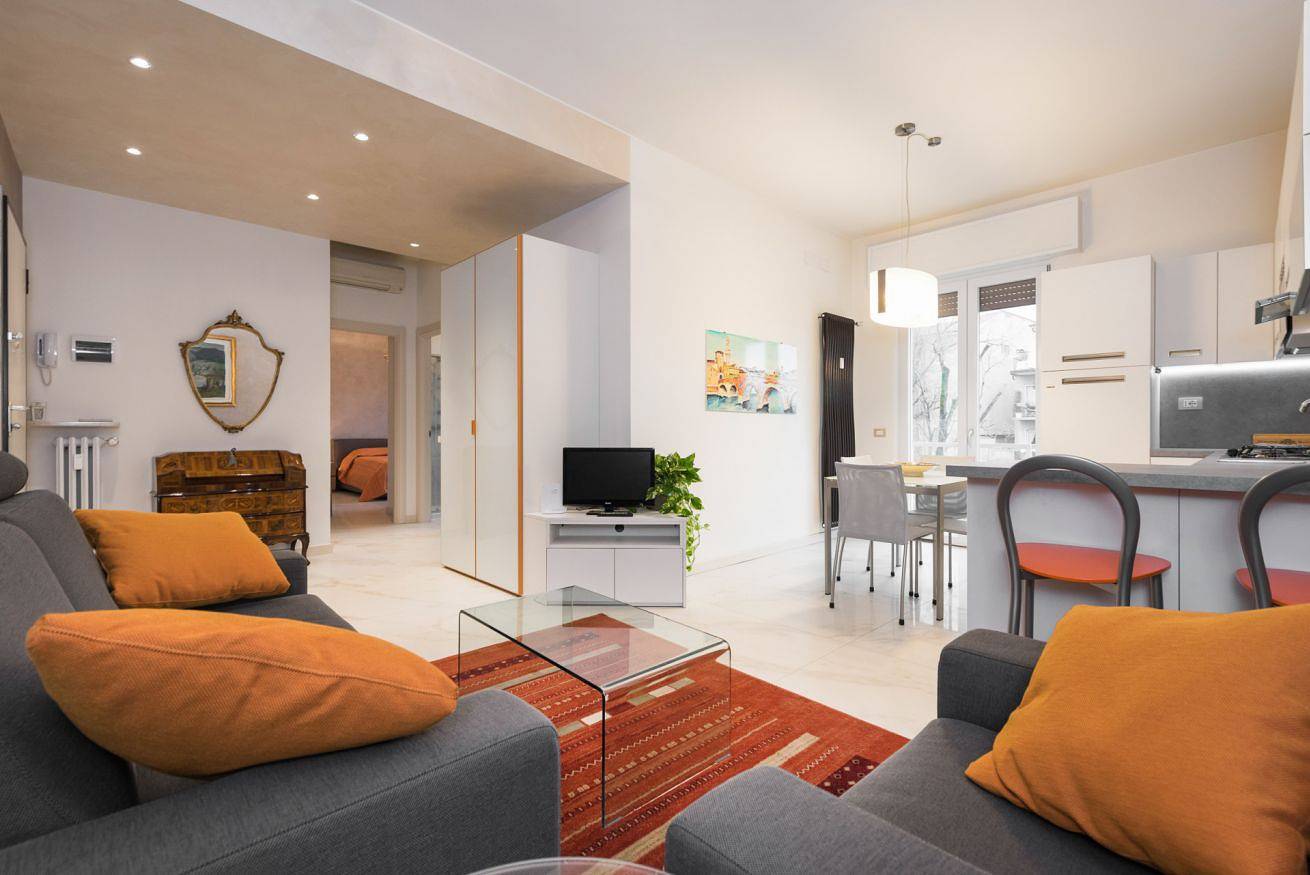 Entire apartment, Bright and elegant apartment with 3 beds. in Centro Storico, Verona