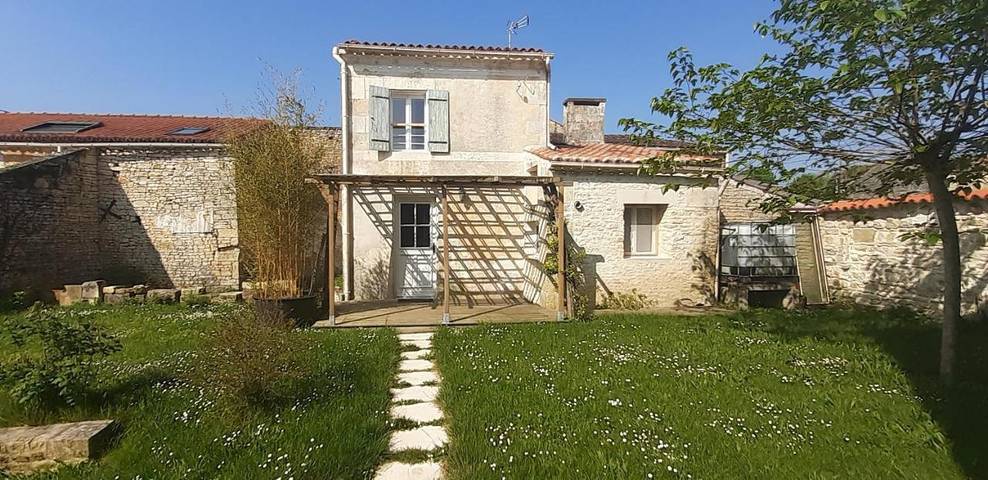 Maison de campagne pour 2 personnes, avec vue et jardin à Asnières-la-Giraud