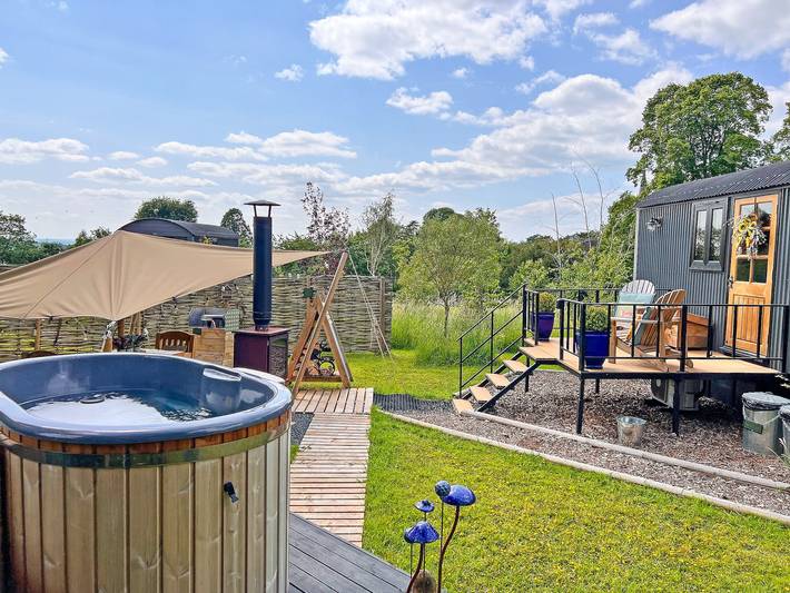 Glamping for 2 people, with garden in Nottinghamshire