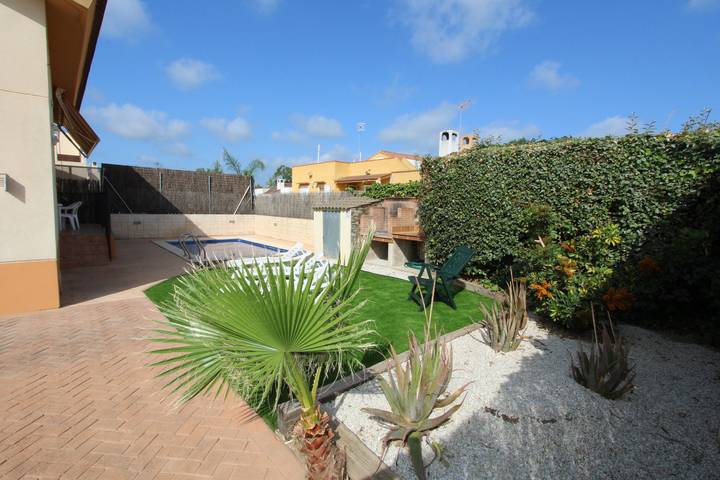Casa rural para 6 personas, con jardín y terraza, Se admiten mascotas en Delta del Ebro - 2