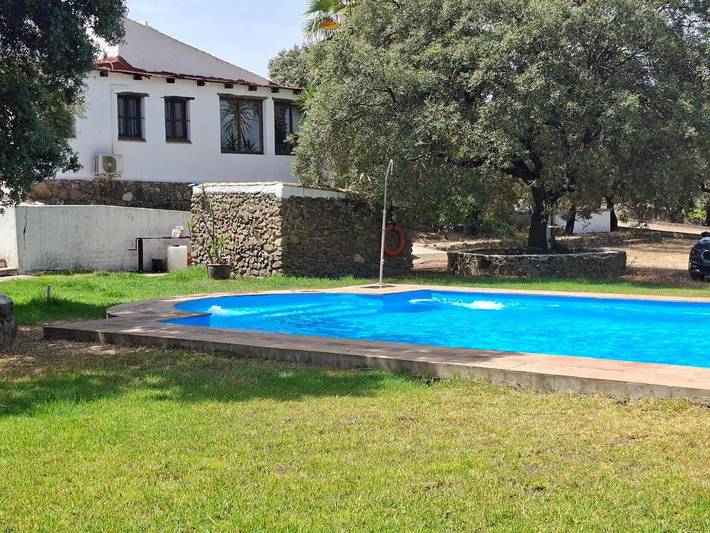 Chalet para 6 personas, con jardín además de piscina y vistas - 1