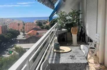 Gîte pour 4 personnes, avec terrasse et vue dans Chateau Et Parc Vallombrosa Cannes