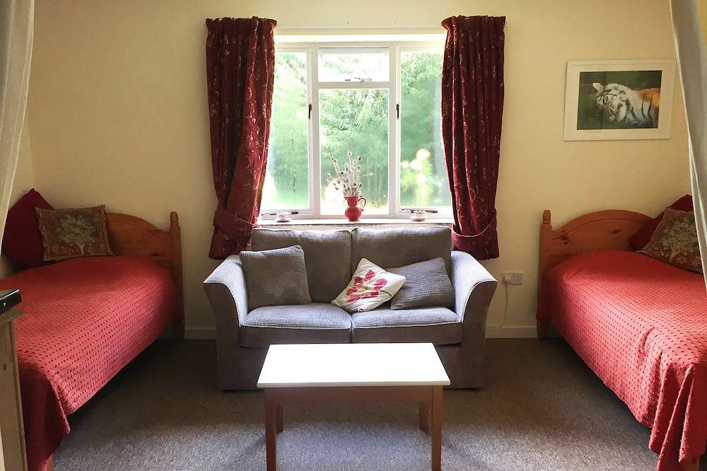 The Granary at French Mill: charming cottage set in extensive garden with stream in Godshill (Isle of Wight), Isle of Wight