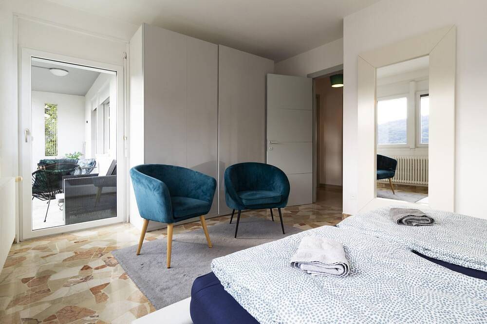 Ganze Wohnung, [Apartment Design] Terrace with breathtaking lake view in Caslano, Luganersee