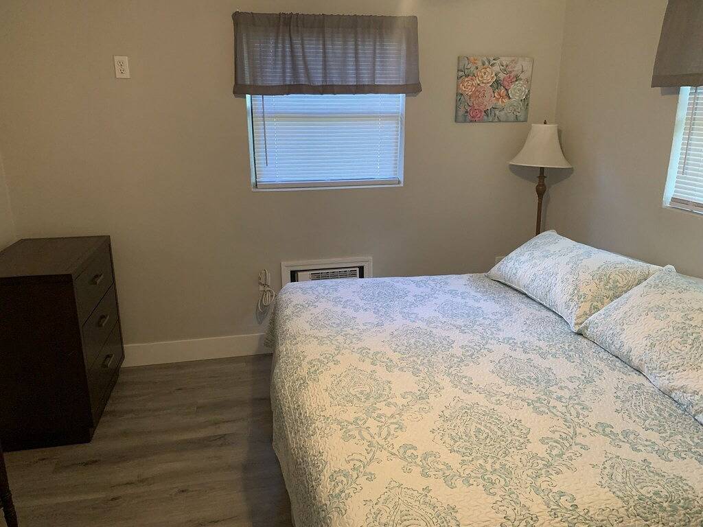 Super Cute 2Br/1Ba Cabin at beautiful lakeside campground in Lake Pierce, Zentral Florida