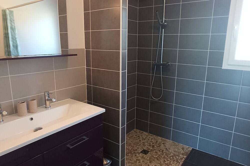 La Mirabelle (80m²) on the border of Corrèze/Dordogne with a beautiful view. in Cublac, Brive-la-Gaillarde region