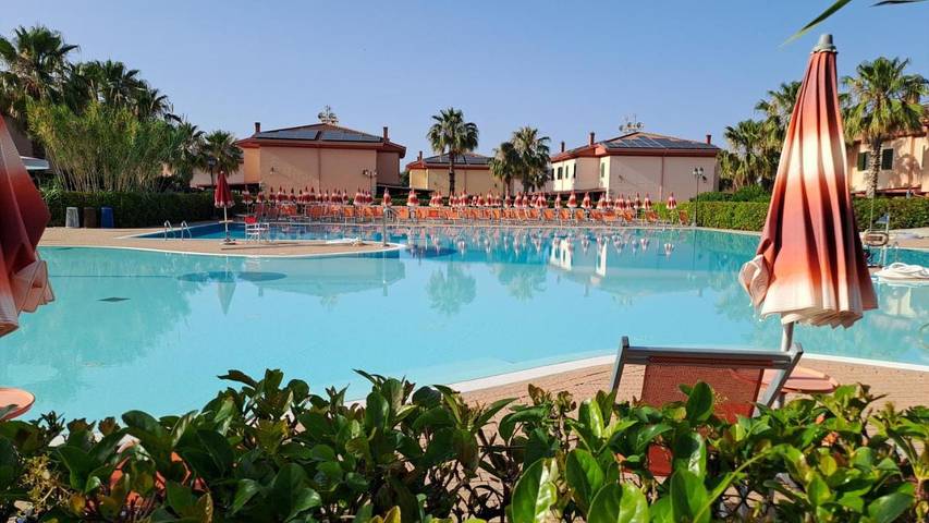 Ferienhaus für 6 Personen, mit Ausblick und Pool sowie Garten, mit Haustier in Rossano