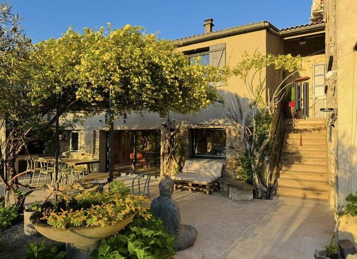 Maison d’hôte pour 2 personnes, avec Terrasse et Jardin ainsi que Piscine et Sauna
