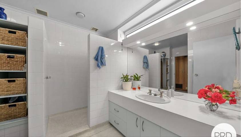 Holiday home for 16 people, with garden in Hobart