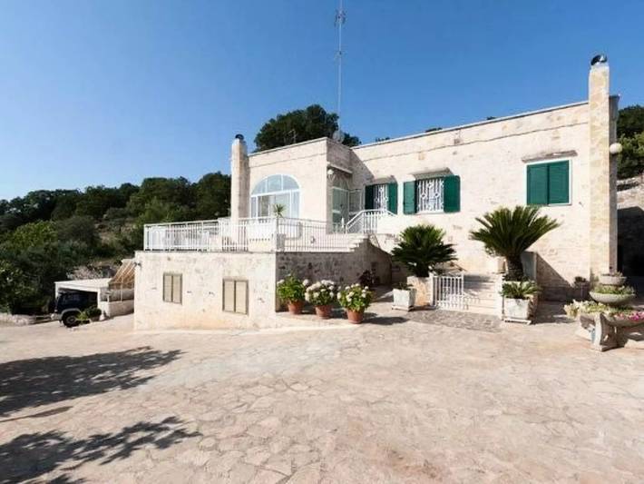 Location de vacances pour 8 personnes, avec jardin à Selva di Fasano