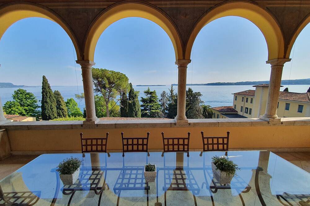 La Romantica: Luxuriöse Ferienwohnung mit Seeblick in Gardone Riviera, Gardasee-Berge