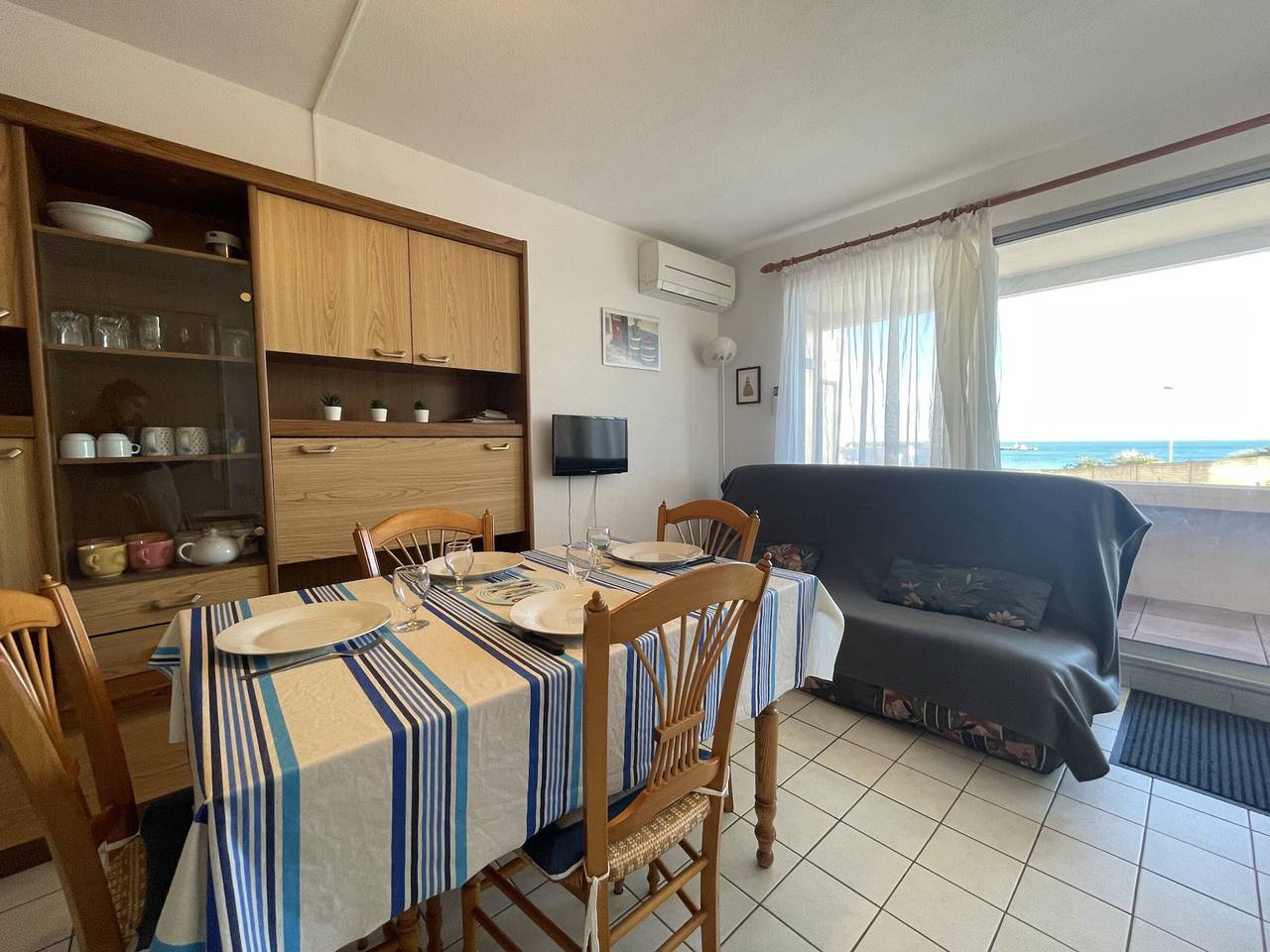 Entire apartment, 2-room beachfront apartment with pool - Sète in Sete, Mediterranean Coast (France)