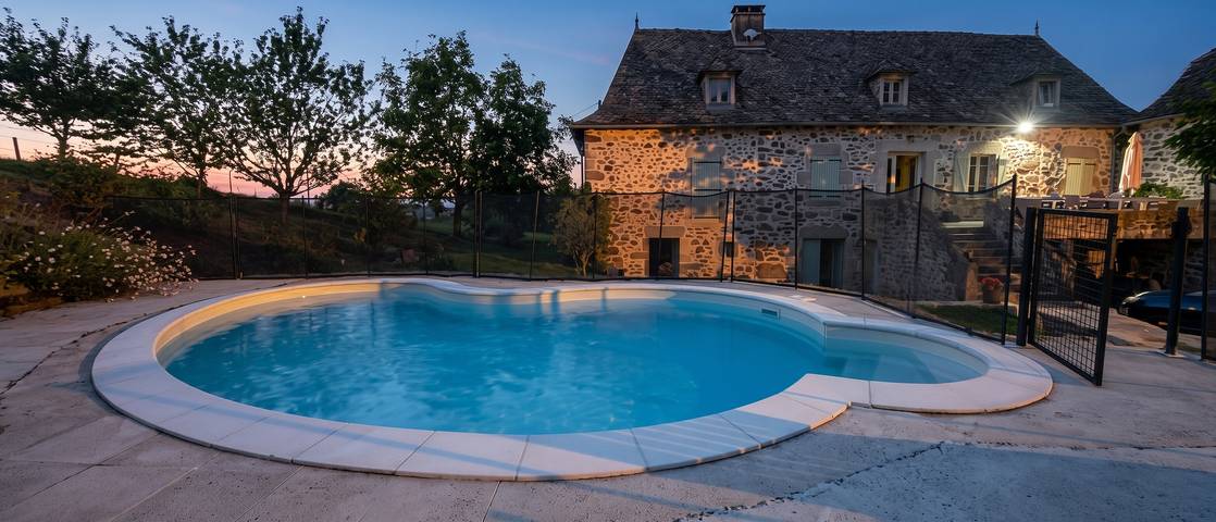 Spacious villa with pool in Bas-Ségala in La Bastide-l'Évêque, Le Bas Ségala