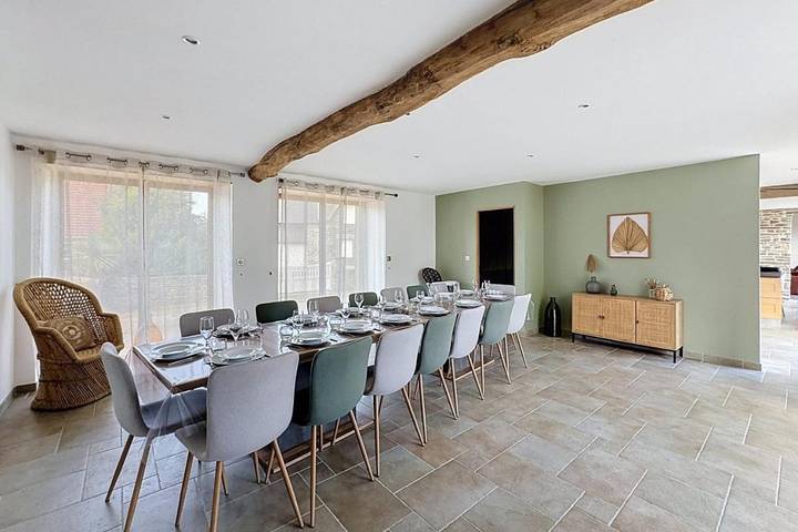 Location de vacances pour 15 personnes, avec Jacuzzi ainsi que Terrasse et Jardin à Équilly - 2