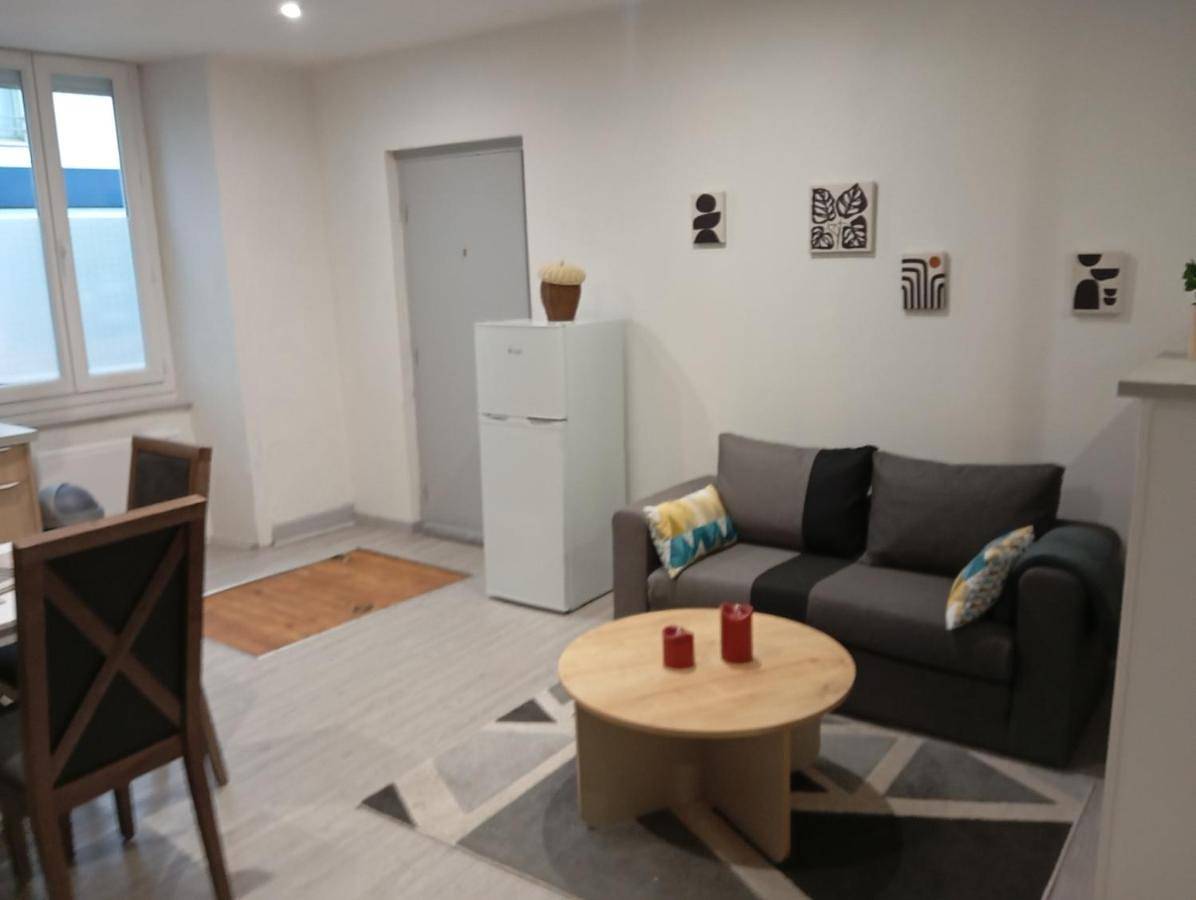 Appartement entier, Grand Studio chambre séparée in Arpajon-sur-Cère, Région d'Aurillac