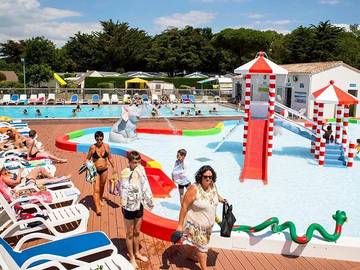 Camping pour 4 Personnes dans Le Bois-Plage-en-Ré, Côte des Fleurs, Photo 4