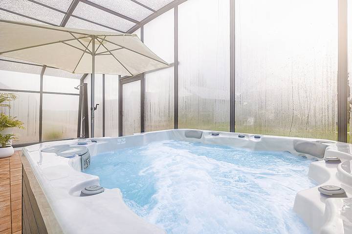 Ferienhaus für 5 Personen, mit Whirlpool und Garten sowie Terrasse - 1