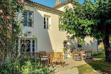 Gîte pour 6 personnes, avec jardin et terrasse, animaux acceptés à Blasimon