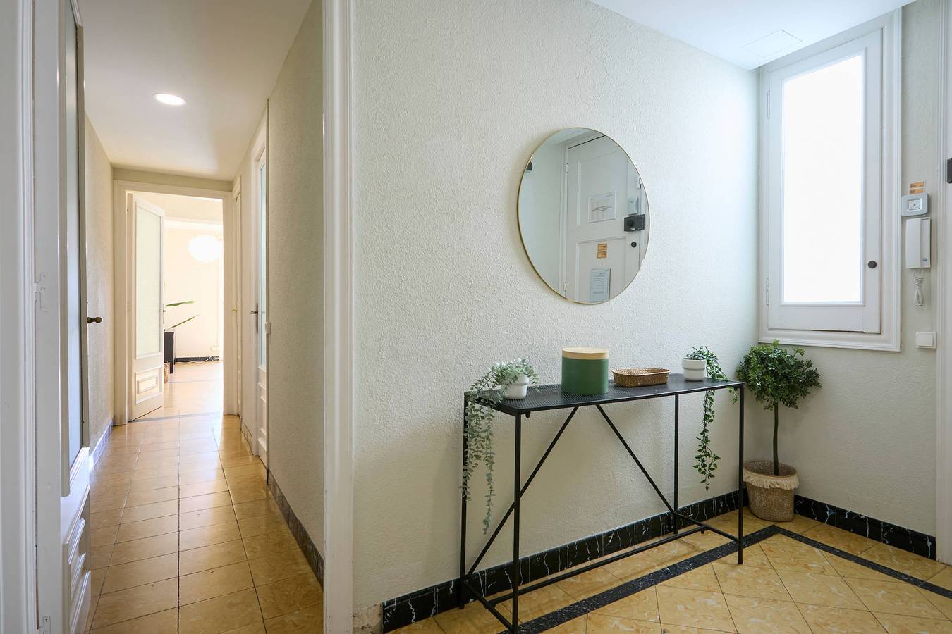 Appartement entier, 63par1016 Large and bright apartment in Paralel in Barcelona Centre, Barcelone