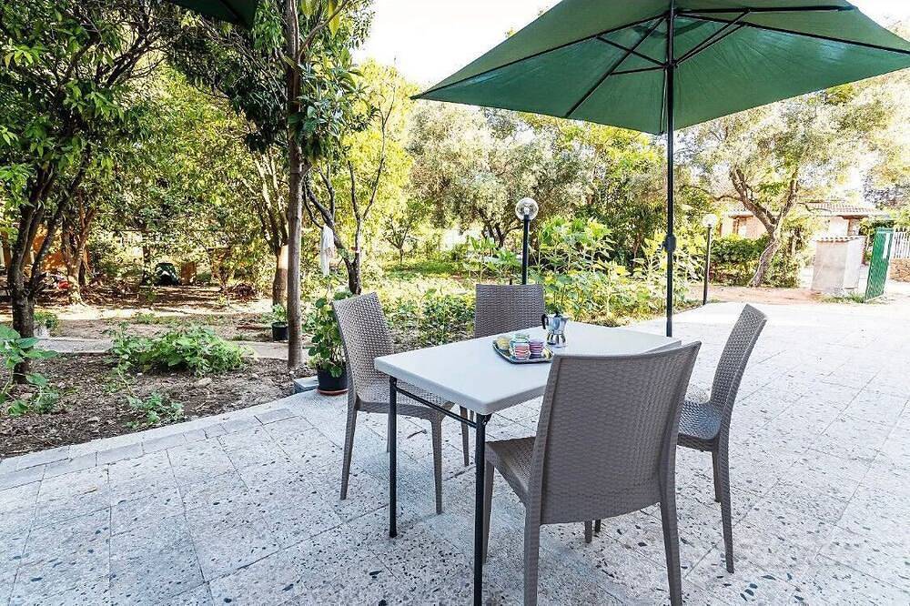 Entire apartment, Villa Anna - Holiday Home Palinuro 600 meters from the sea in Centola, Cilento
