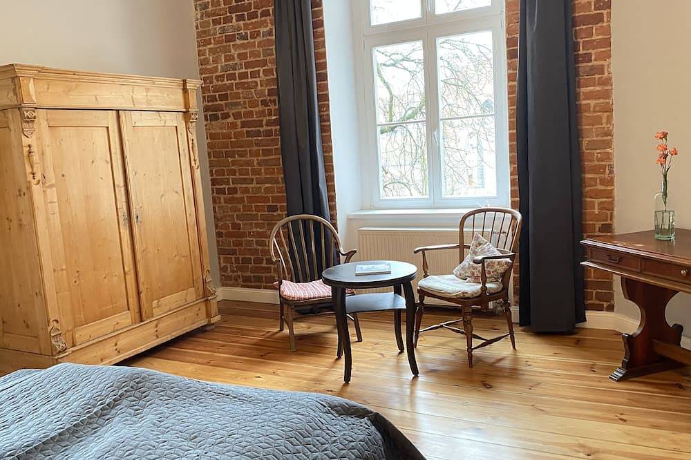 Ganze Wohnung, Riesige Altbauwohnung, 2 Bäder, 3 Wc, 16 m² überdachte Terrasse in Breslau, Niederschlesien