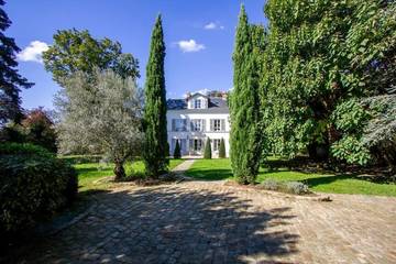 Gîte pour 10 personnes, avec jardin et jacuzzi à Mennecy