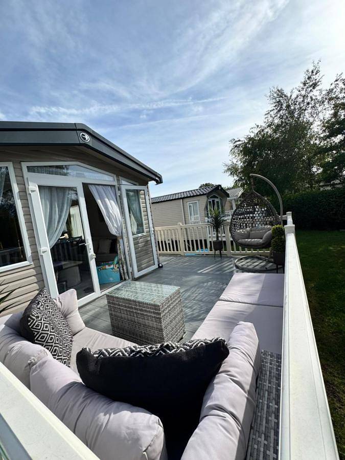 Bungalow for 8 people, with Balcony and Terrace as well as Garden in Thornton-Cleveleys